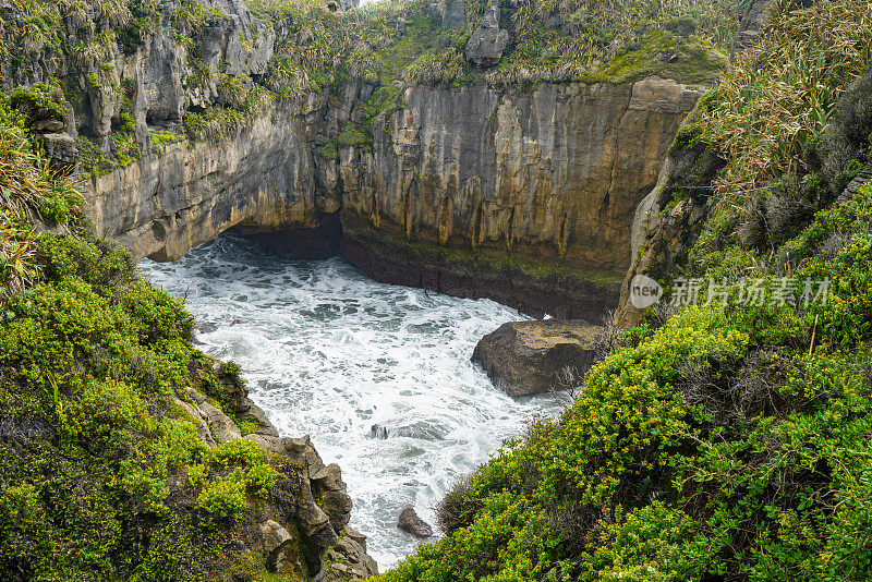 Punakaiki Pancake Rocks and Blowholes Walk, Paparoa国家公园，新西兰